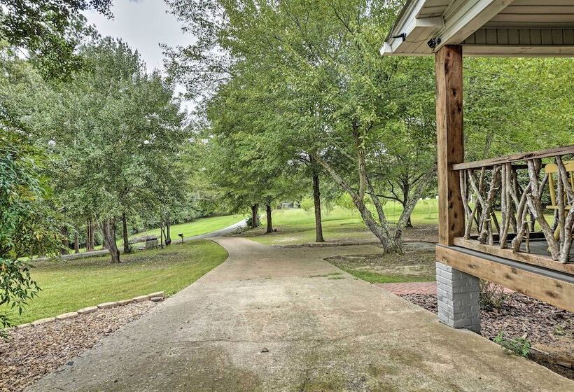 Hike On Site: Classic Cabin Nature Retreat