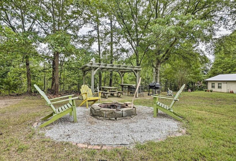 Hike On Site: Classic Cabin Nature Retreat