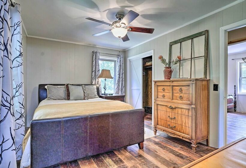 Hike On Site: Classic Cabin Nature Retreat