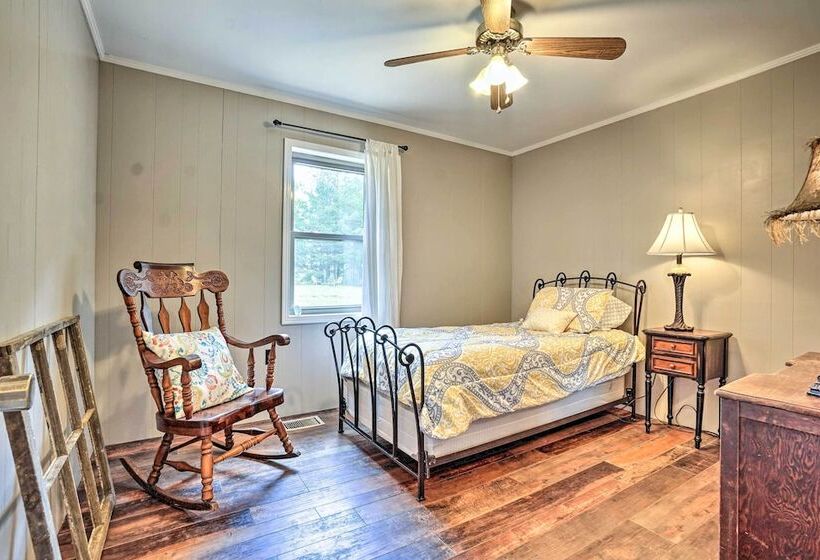 Hike On Site: Classic Cabin Nature Retreat