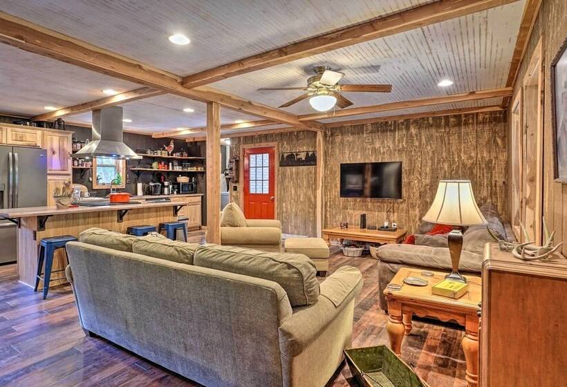 Hike On Site: Classic Cabin Nature Retreat