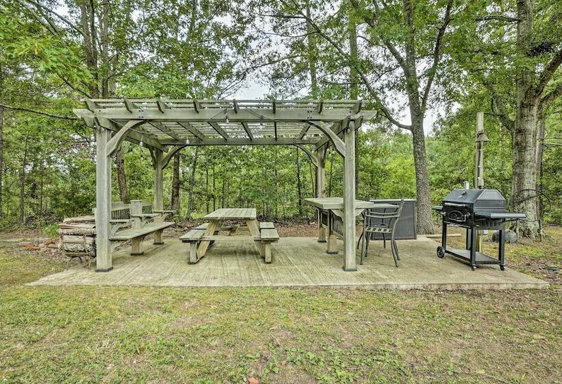 Hike On Site: Classic Cabin Nature Retreat