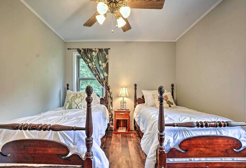 Hike On Site: Classic Cabin Nature Retreat