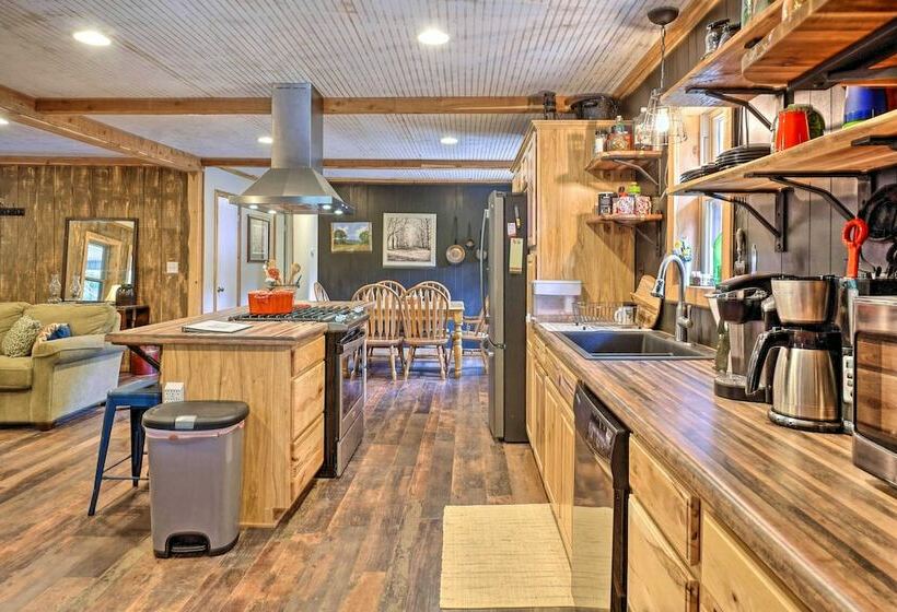 Hike On Site: Classic Cabin Nature Retreat