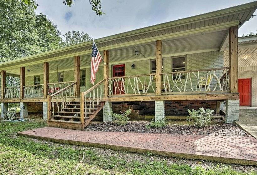 Hike On Site: Classic Cabin Nature Retreat