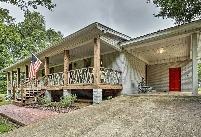 Hike On Site: Classic Cabin Nature Retreat