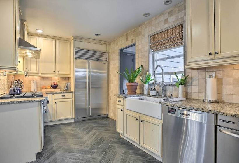 Classic Teaneck Colonial Home With A Modern Touch