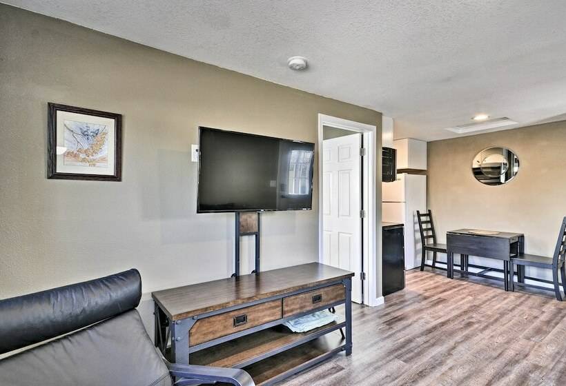 Estacada Home   Near Milo Mciver State Park!