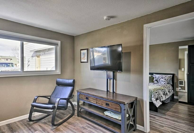 Estacada Home   Near Milo Mciver State Park!