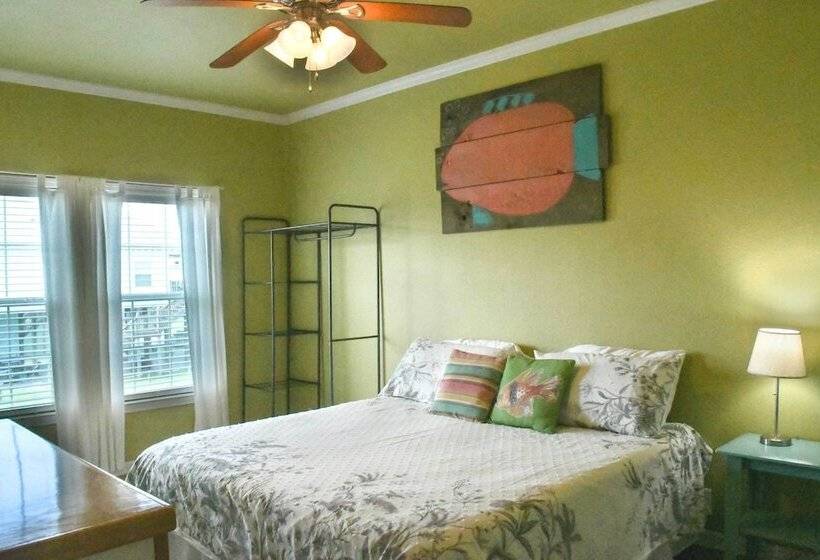 Walk To Crystal Beach: Coastal Home W/ Views!