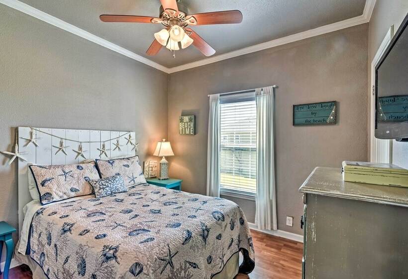 Walk To Crystal Beach: Coastal Home W/ Views!