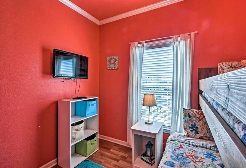 Walk To Crystal Beach: Coastal Home W/ Views!