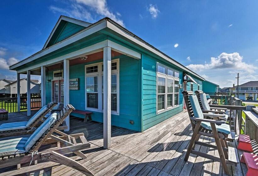 Walk To Crystal Beach: Coastal Home W/ Views!