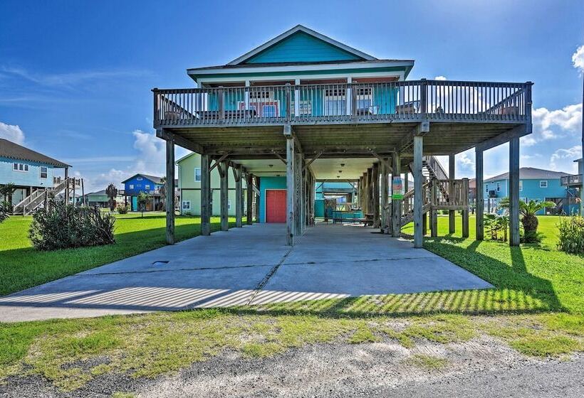Walk To Crystal Beach: Coastal Home W/ Views!