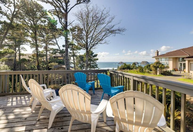 Coastal Tillamook Vacation Rental: Ocean Views!
