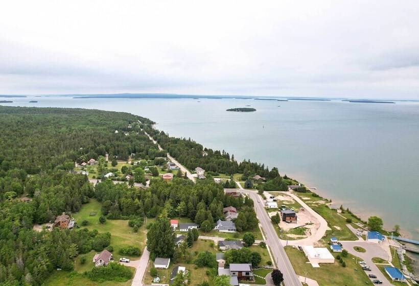 Colorful Lake Huron Home: Near Ferry & Beach!