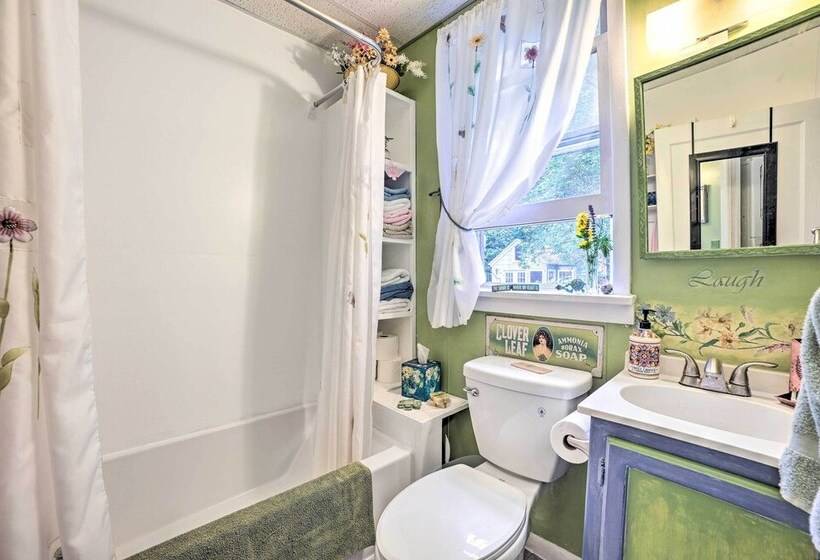 Colorful Lake Huron Home: Near Ferry & Beach!