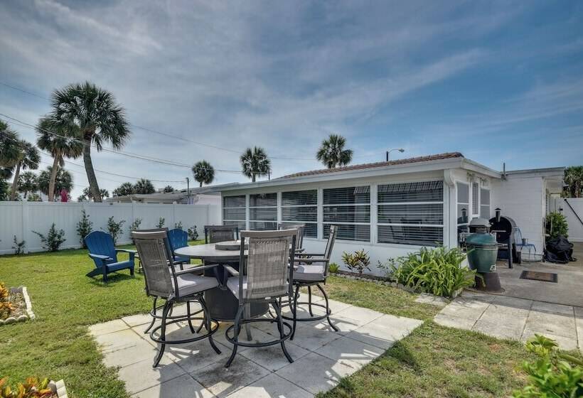 Pet Friendly Ormond Beach Home W/ Fire Pit!