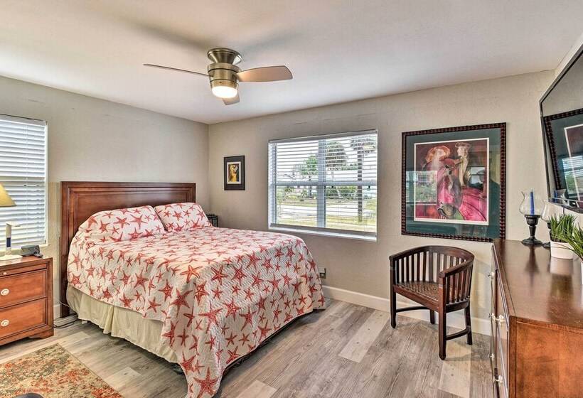 Pet Friendly Ormond Beach Home W/ Fire Pit!