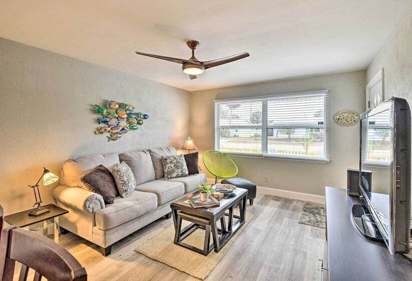Pet Friendly Ormond Beach Home W/ Fire Pit!