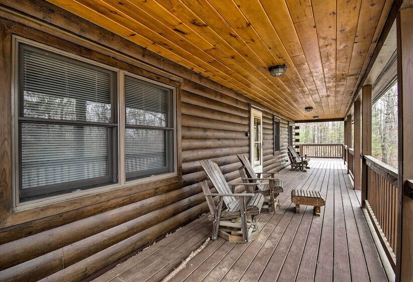 Cozy Log Home: Centrally Located & Pet Friendly!
