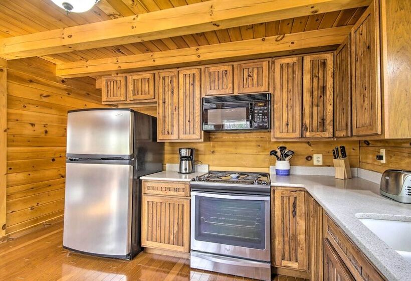 Cozy Log Home: Centrally Located & Pet Friendly!