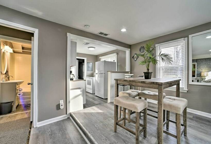 Completely Renovated Escape ~ 1 Mile To Downtown!