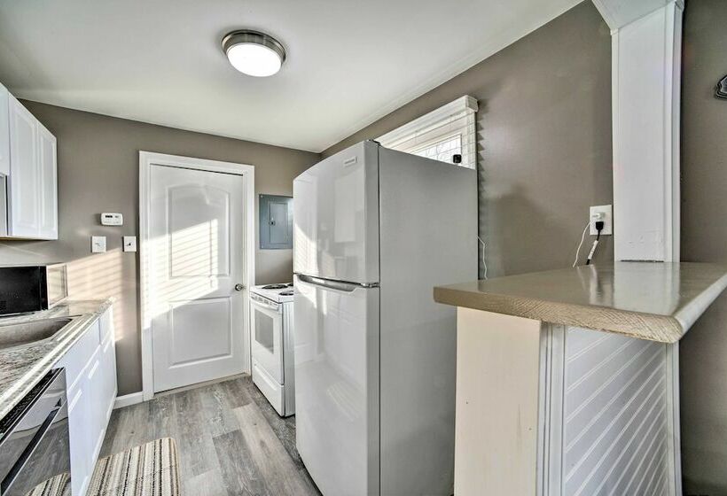 Completely Renovated Escape ~ 1 Mile To Downtown!