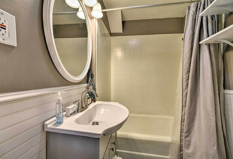 Completely Renovated Escape ~ 1 Mile To Downtown!