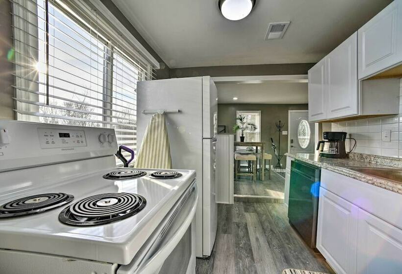 Completely Renovated Escape ~ 1 Mile To Downtown!