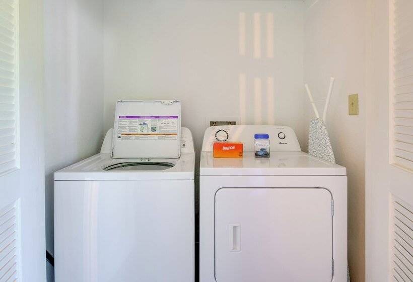 Dock, Boat Slip & View: Lakefront Tan Tar A Home!