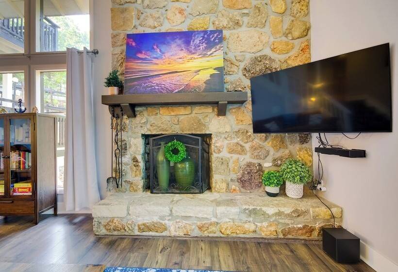 Dock, Boat Slip & View: Lakefront Tan Tar A Home!