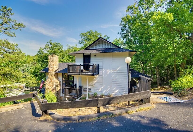 Dock, Boat Slip & View: Lakefront Tan Tar A Home!