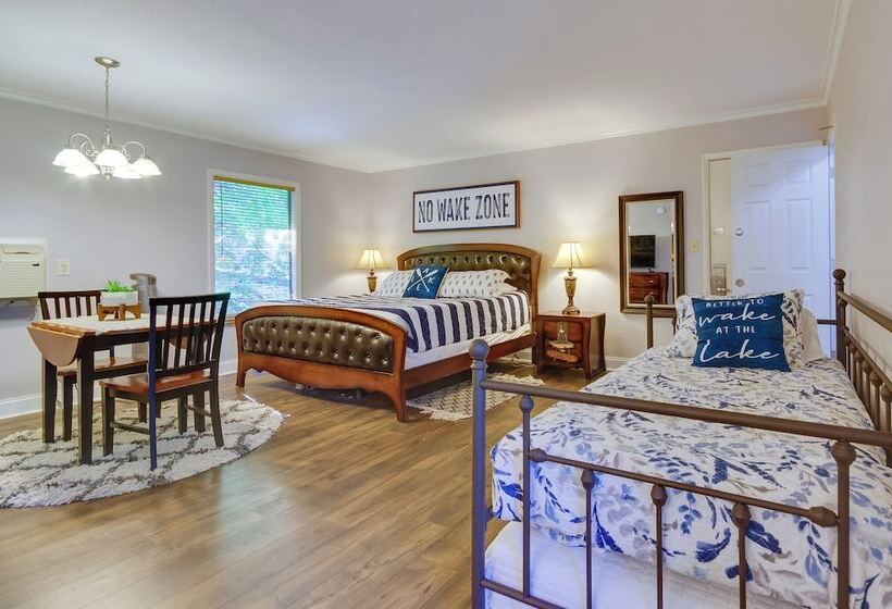 Dock, Boat Slip & View: Lakefront Tan Tar A Home!