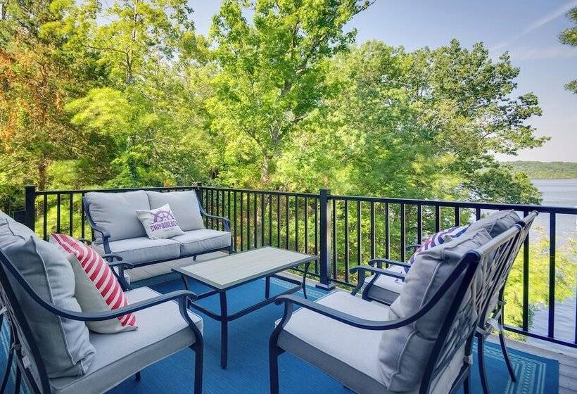 Dock, Boat Slip & View: Lakefront Tan Tar A Home!