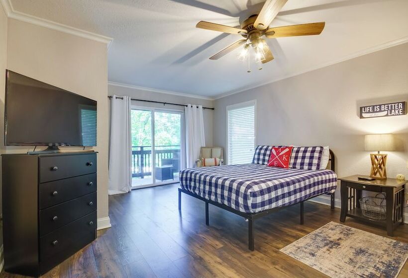 Dock, Boat Slip & View: Lakefront Tan Tar A Home!