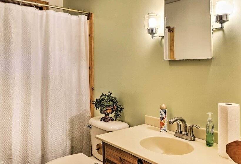 Cozy Alpine Lake Cabin W/ Pool & Lake Access!