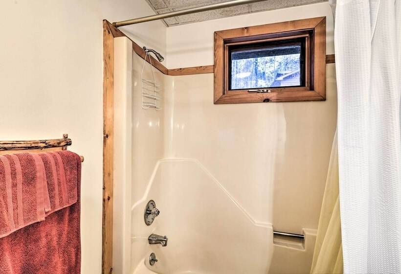 Cozy Alpine Lake Cabin W/ Pool & Lake Access!