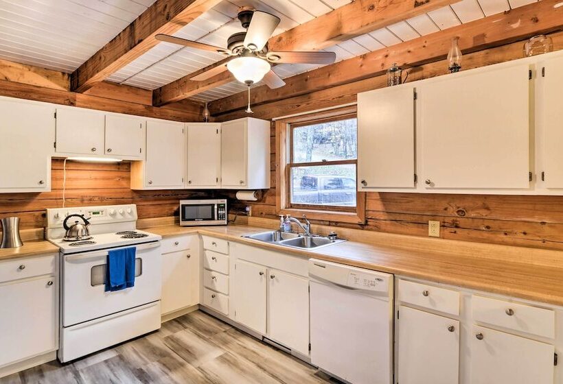 Cozy Alpine Lake Cabin W/ Pool & Lake Access!