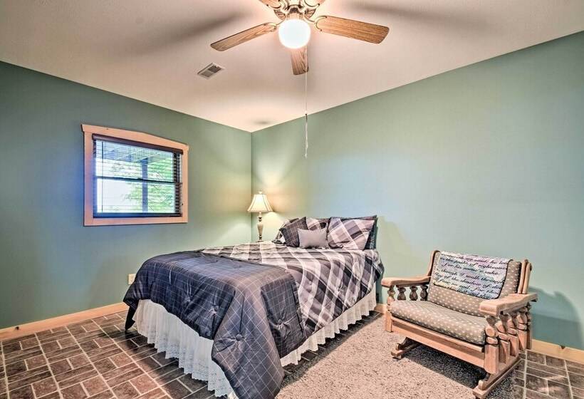 Cozy Amish Country Cabin On Shipshewana Lake!