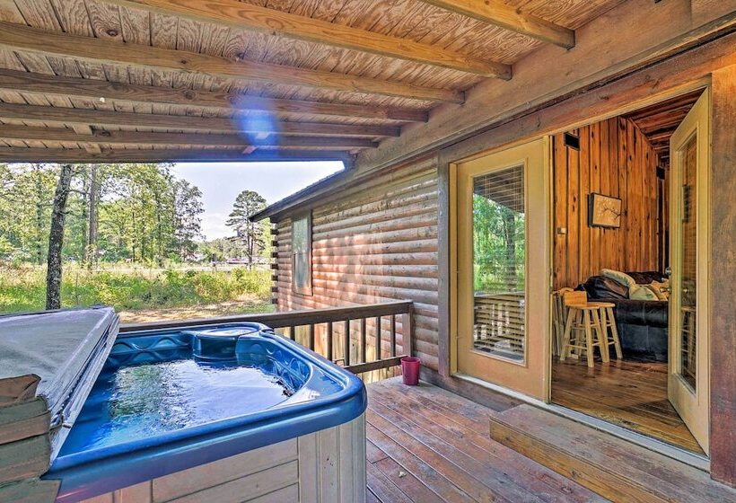 Cozy Broken Bow Cabin W/ Hot Tub & 2 Porches!