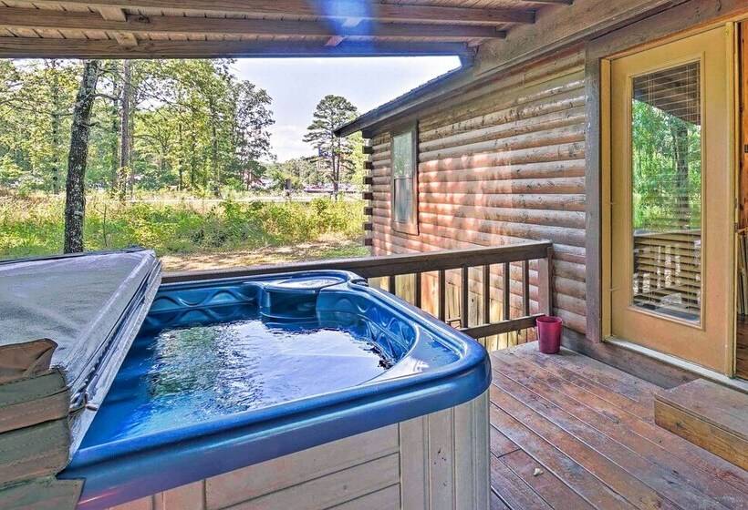 Cozy Broken Bow Cabin W/ Hot Tub & 2 Porches!