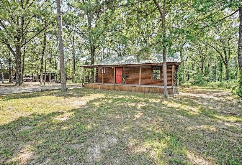 Cozy Broken Bow Cabin W/ Hot Tub & 2 Porches!