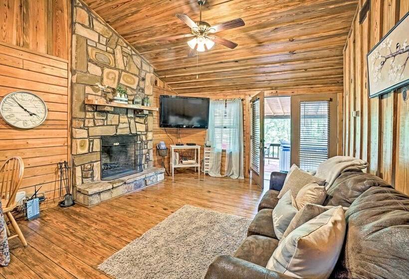 Cozy Broken Bow Cabin W/ Hot Tub & 2 Porches!
