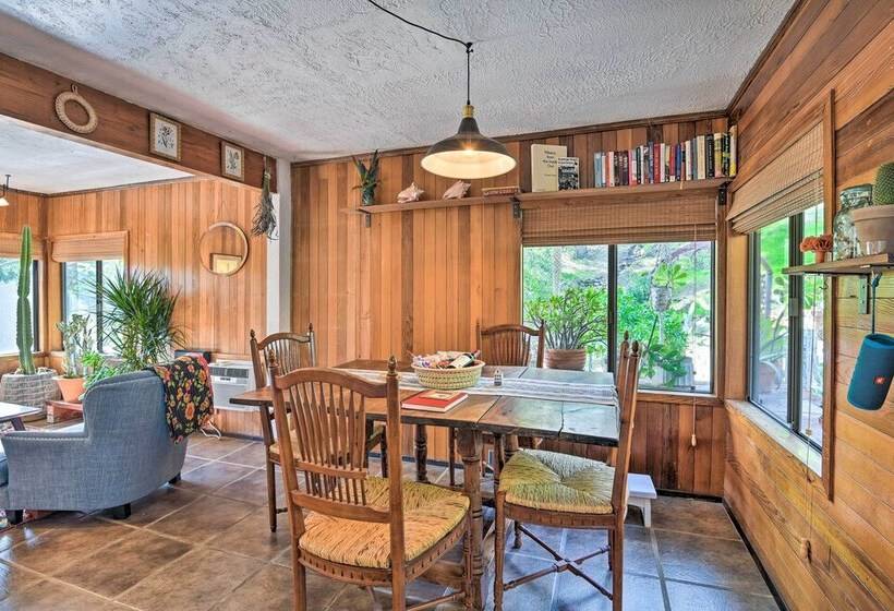 Cozy California Abode Near Malibu Beaches!