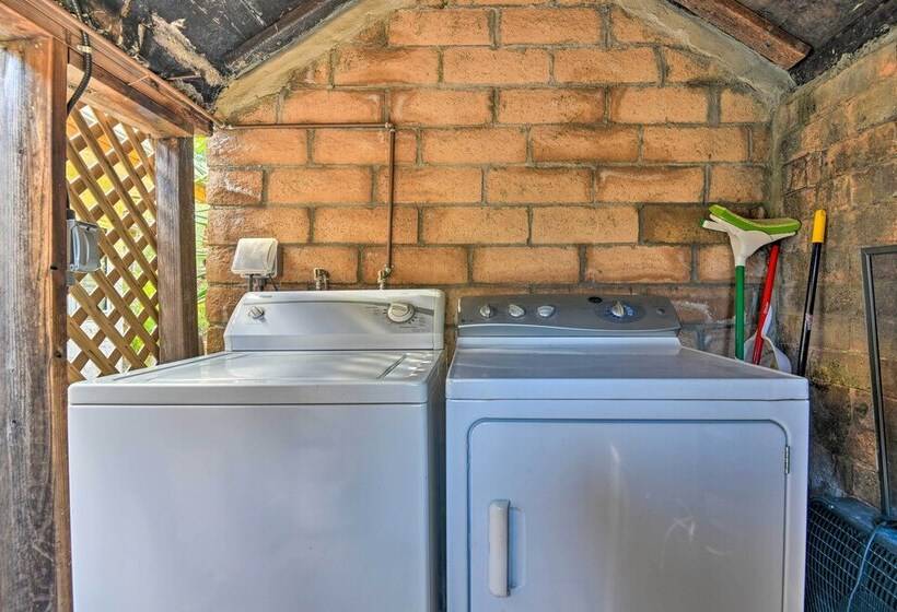 Cozy California Abode Near Malibu Beaches!