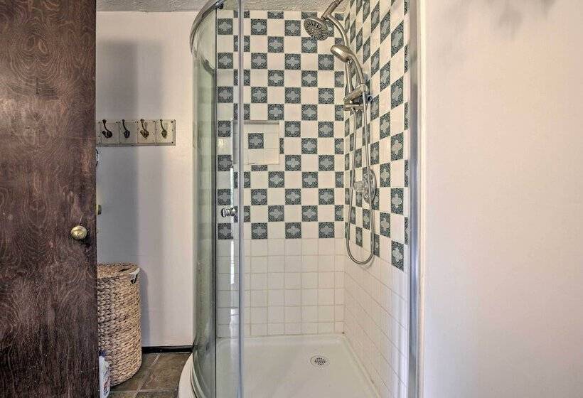 Cozy California Abode Near Malibu Beaches!