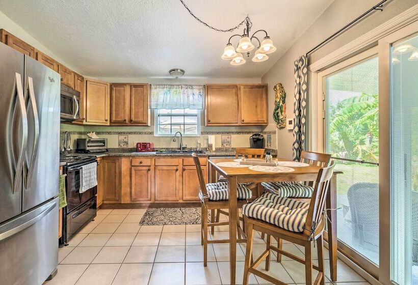 Cozy Canalfront Home < 2 Miles To Hudson Beach!