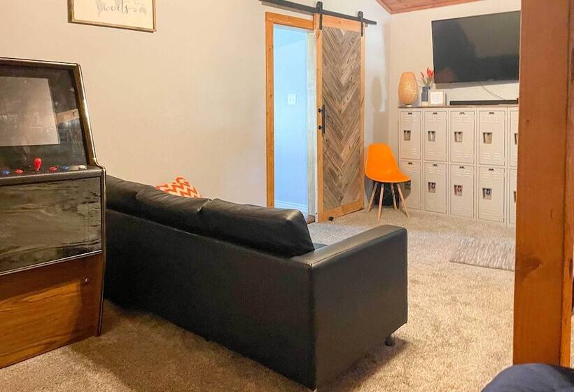 Dock & Fire Pit: Lakefront Cedar Creek Home!