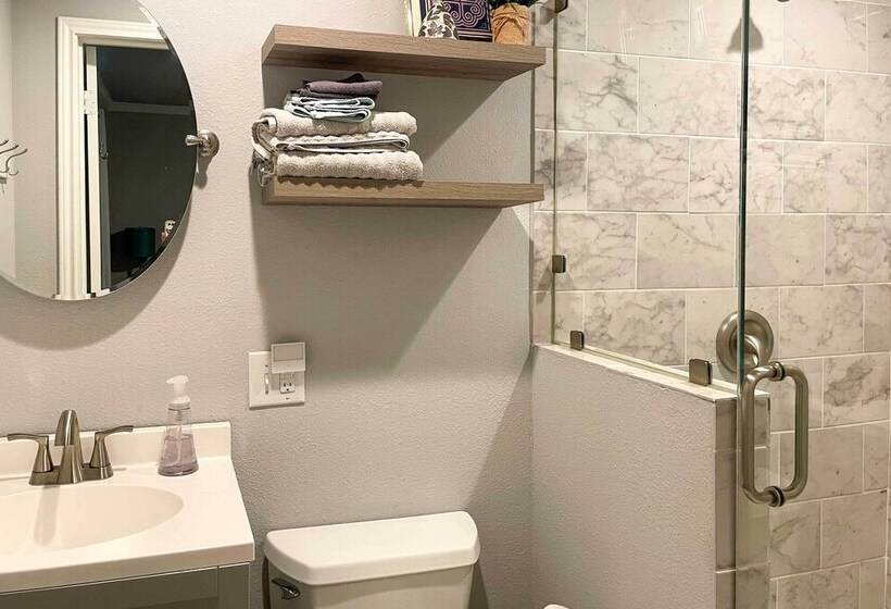 Dock & Fire Pit: Lakefront Cedar Creek Home!